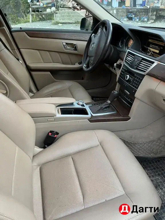 Mercedes-Benz E-Класс, 2010 года