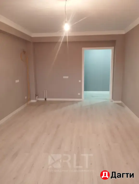 Продается трехкомнатная квартира с новым евроремонтом по улице Гапцахская