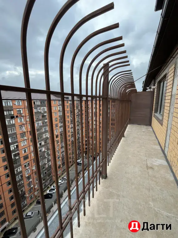 Продается трехкомнатная квартира с новым евроремонтом по улице Гапцахская