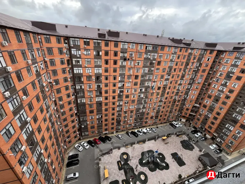 Продается трехкомнатная квартира с новым евроремонтом по улице Гапцахская