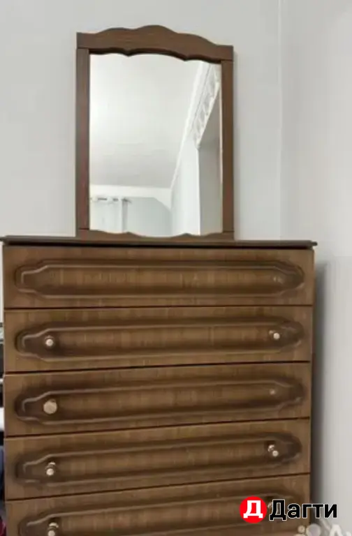 комод с зеркалом