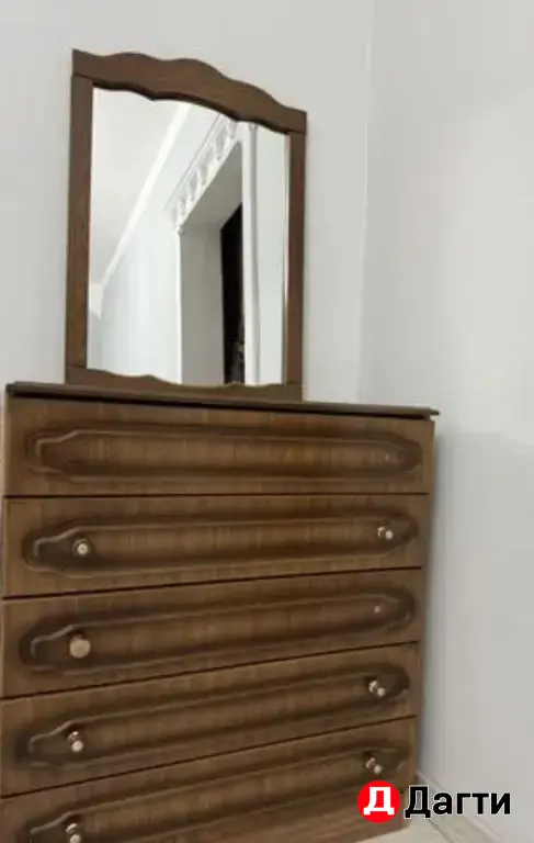 комод с зеркалом