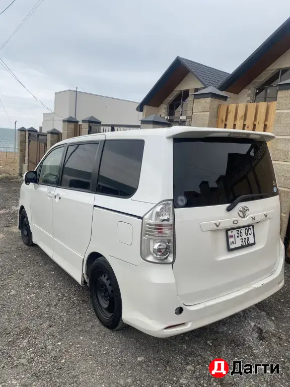 Toyota Voxy, 2007 года