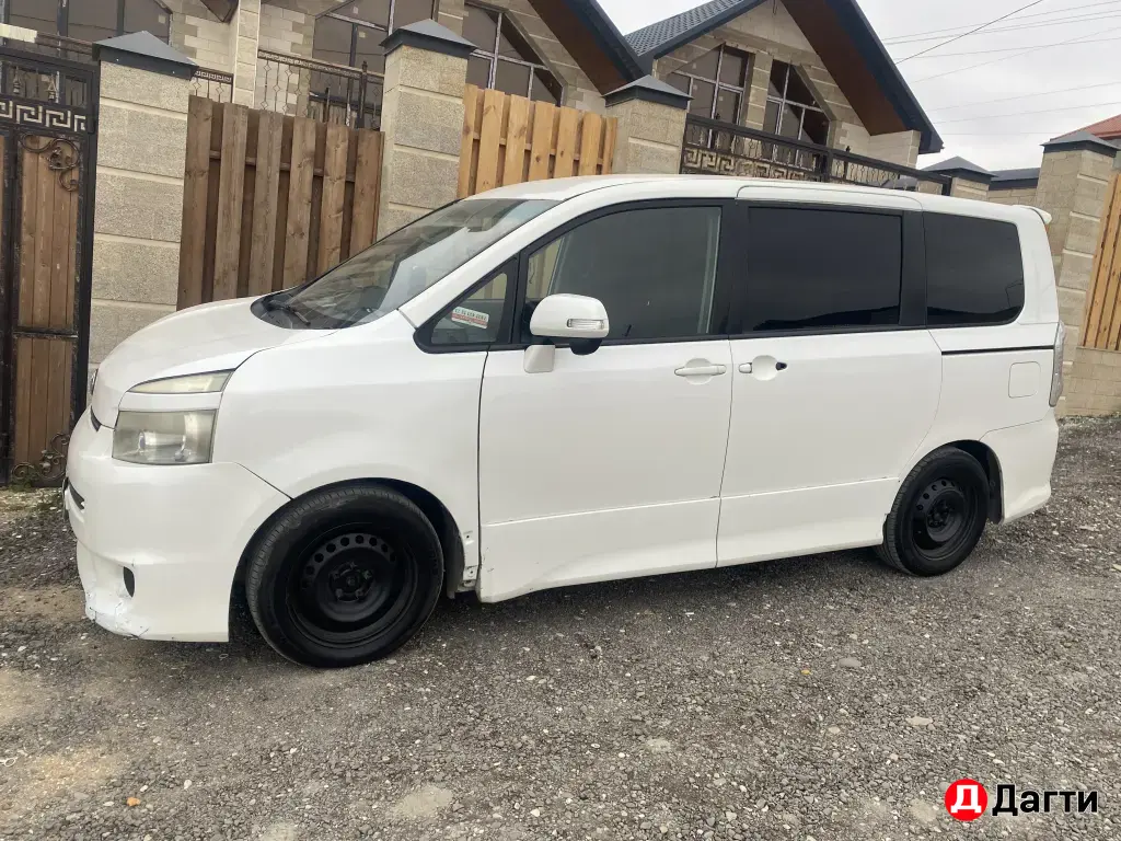 Toyota Voxy, 2007 года