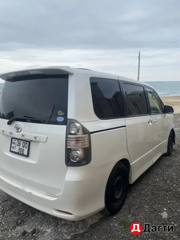 Toyota Voxy, 2007 года