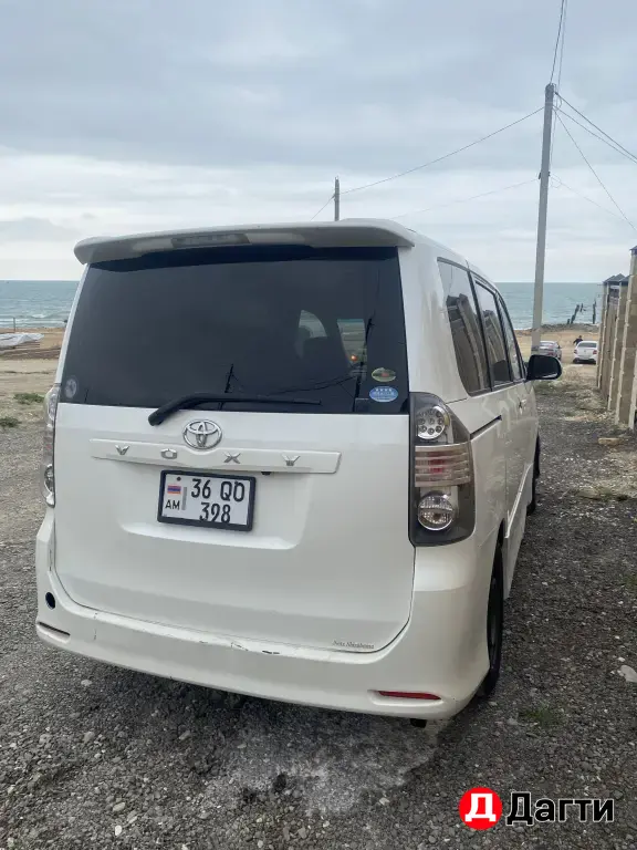 Toyota Voxy, 2007 года