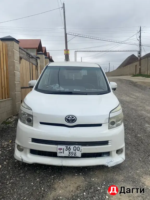 Toyota Voxy, 2007 года