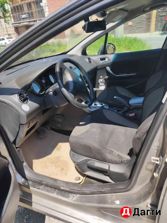 Peugeot 308, 2010 года