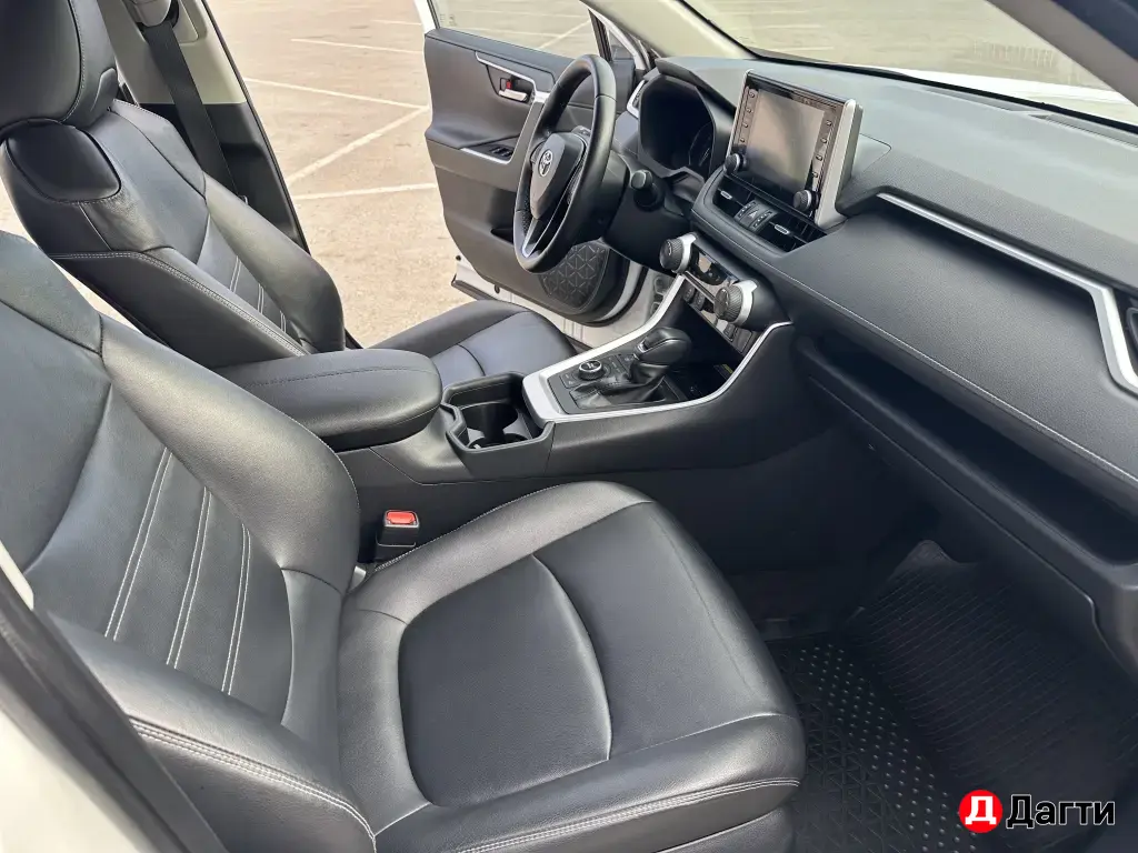 Toyota RAV4, 2020 года