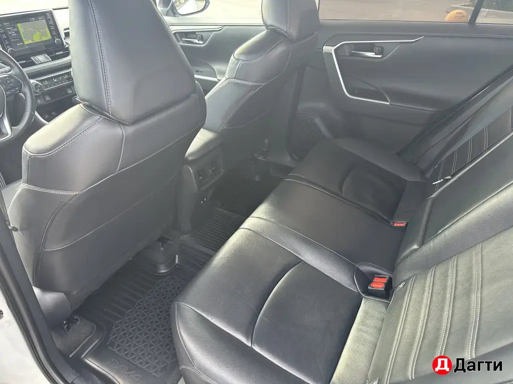 Toyota RAV4, 2020 года