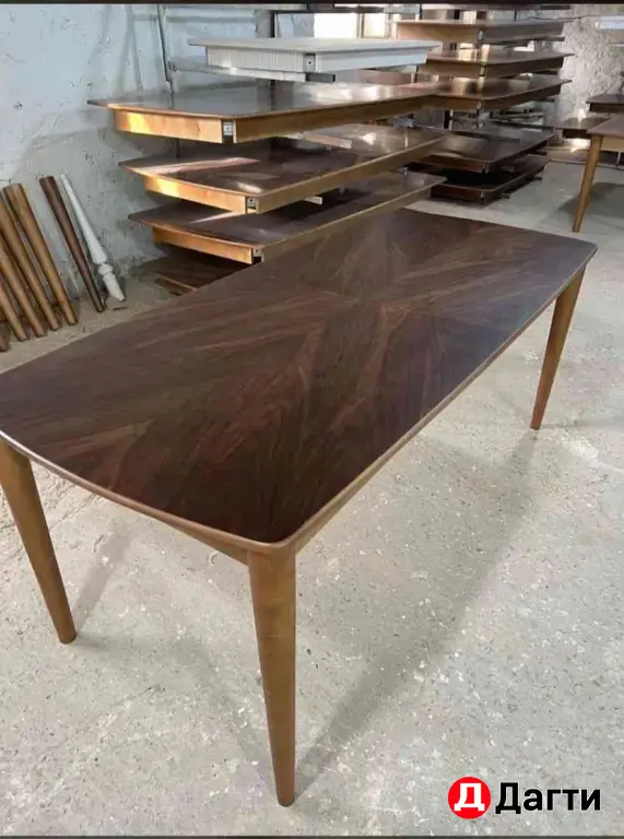 Столы и стулья