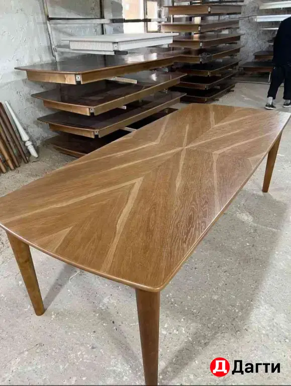 Столы и стулья