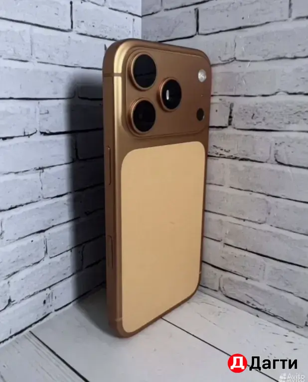 iPhone 17 Pro 1 TB Cosmic Orange.