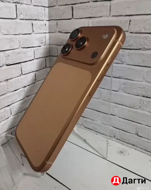 iPhone 17 Pro 1 TB Cosmic Orange.