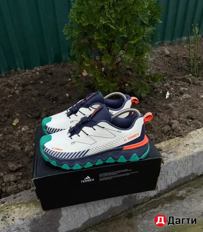 adidas кроссовки