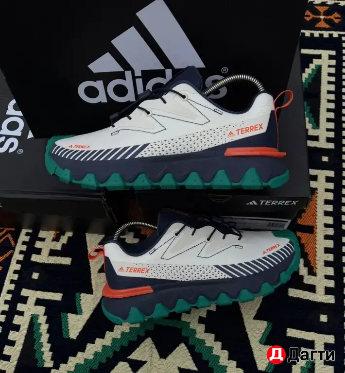 adidas кроссовки