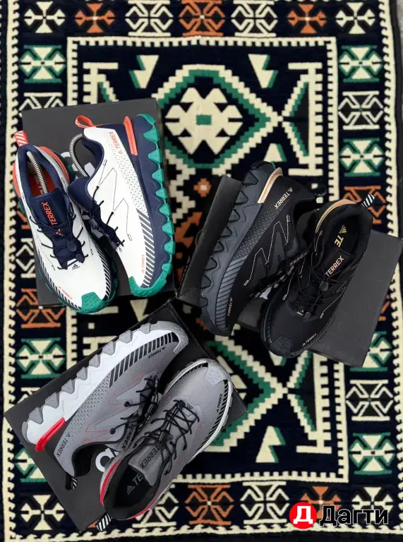 adidas кроссовки