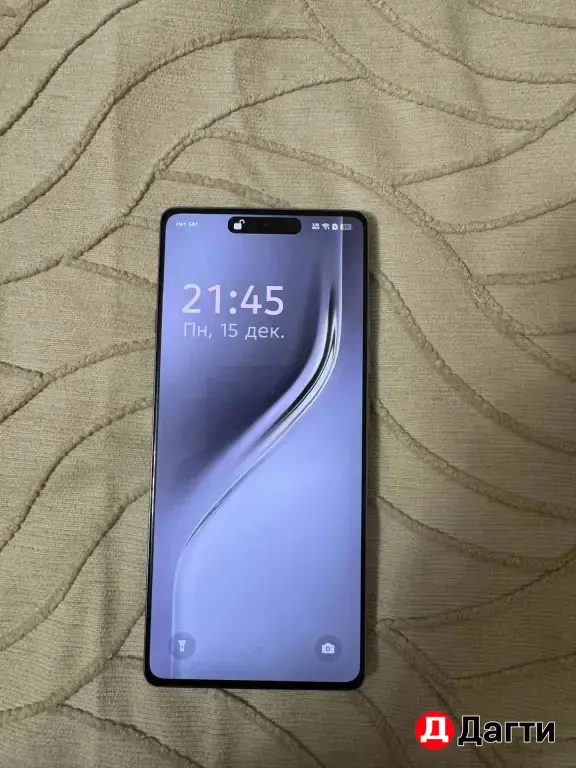 camon Tecno 40