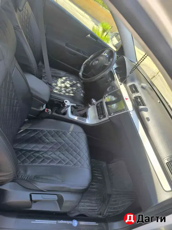 Volkswagen Passat, 2010 года