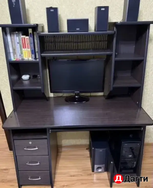 компьтерный стол