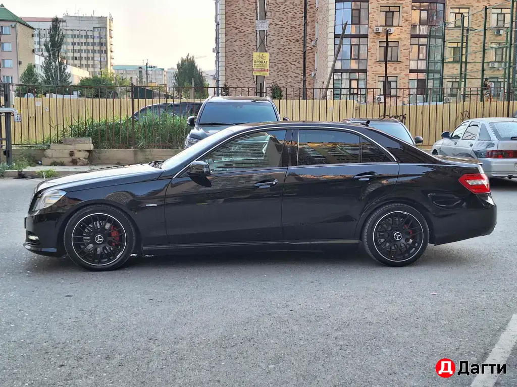 Mercedes-Benz E-Класс, 2011 года