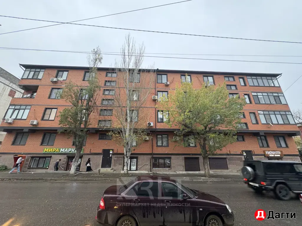 Продается трехкомнатная квартира по улице Аскерханова