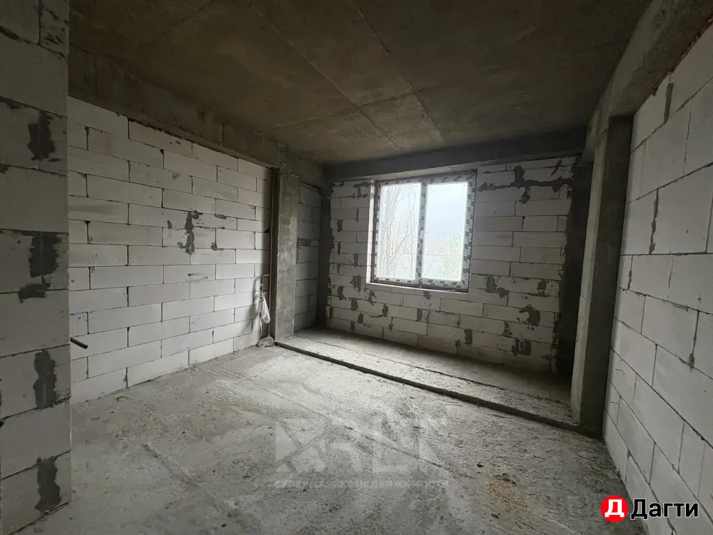 Продается трехкомнатная квартира по улице Аскерханова