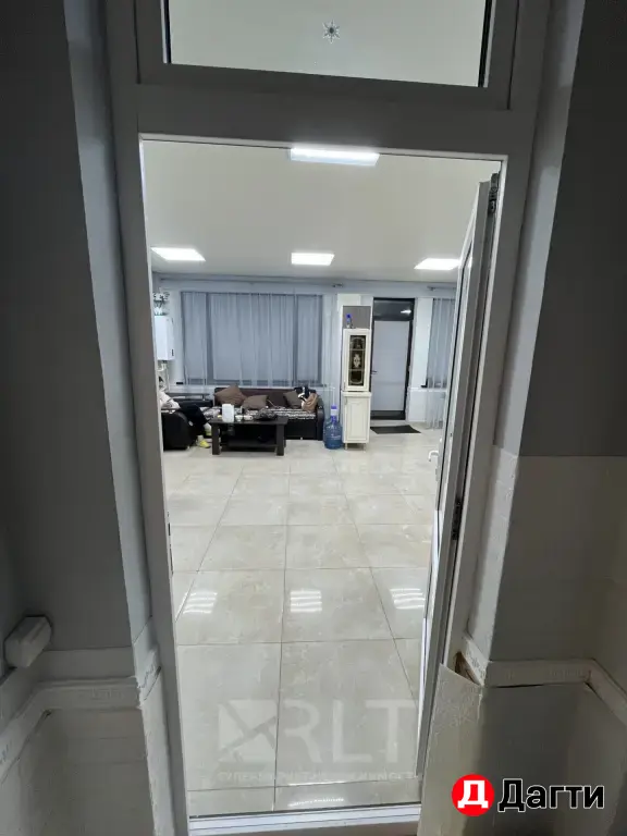 Продается коммерческое помещение площадью 50 м2 по улице Гапцахский тупик 2