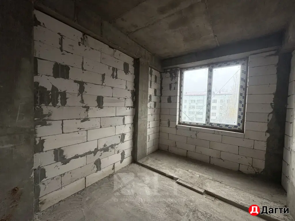 Продается трехкомнатная квартира по улице Аскерханова