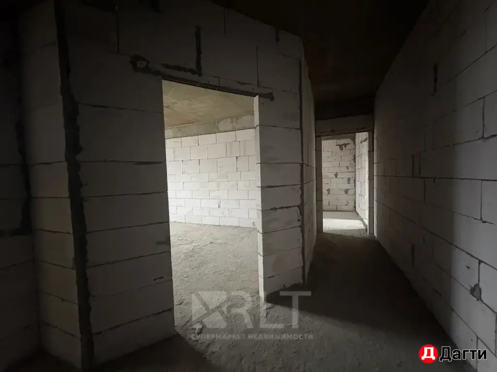 Продается трехкомнатная квартира по улице Аскерханова